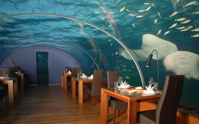 Подводный Ithaa Restaurant.