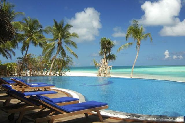 Отель Vilu Reef Beach & Spa Resort (Вилу Риф Бич энд Спа Резорт) 4* 