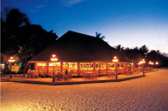 Отель Holiday Island Resort 4*