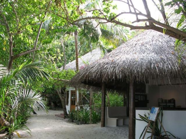 Отель Vadoo Island Resort 4*