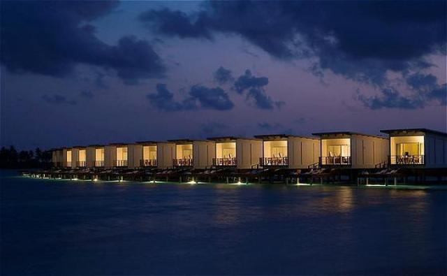 Отель Holiday Inn Resort Kandooma Maldives Hotel 5* 