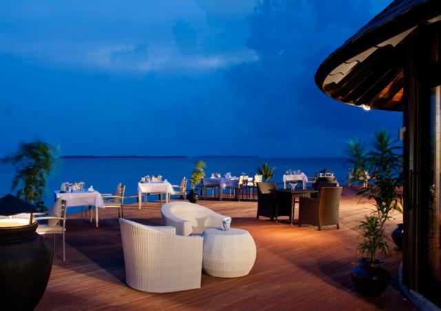 Первый бар шампанского на Мальдивах